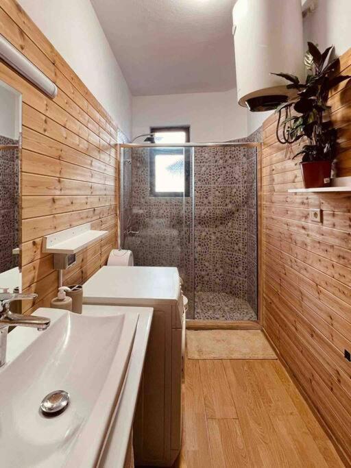 Zarlett House, Pazari Ri ,Villa With Garden,Parking Тирана Екстериор снимка